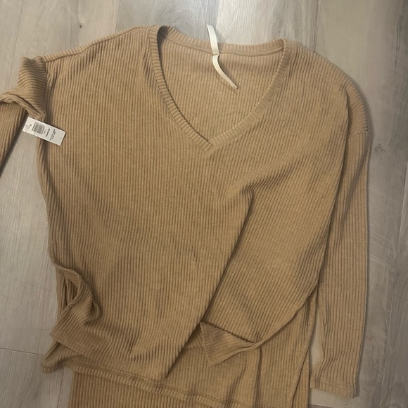 NWT Aritzia Traverse Sweater & skirt set! - Picture 2 of 6